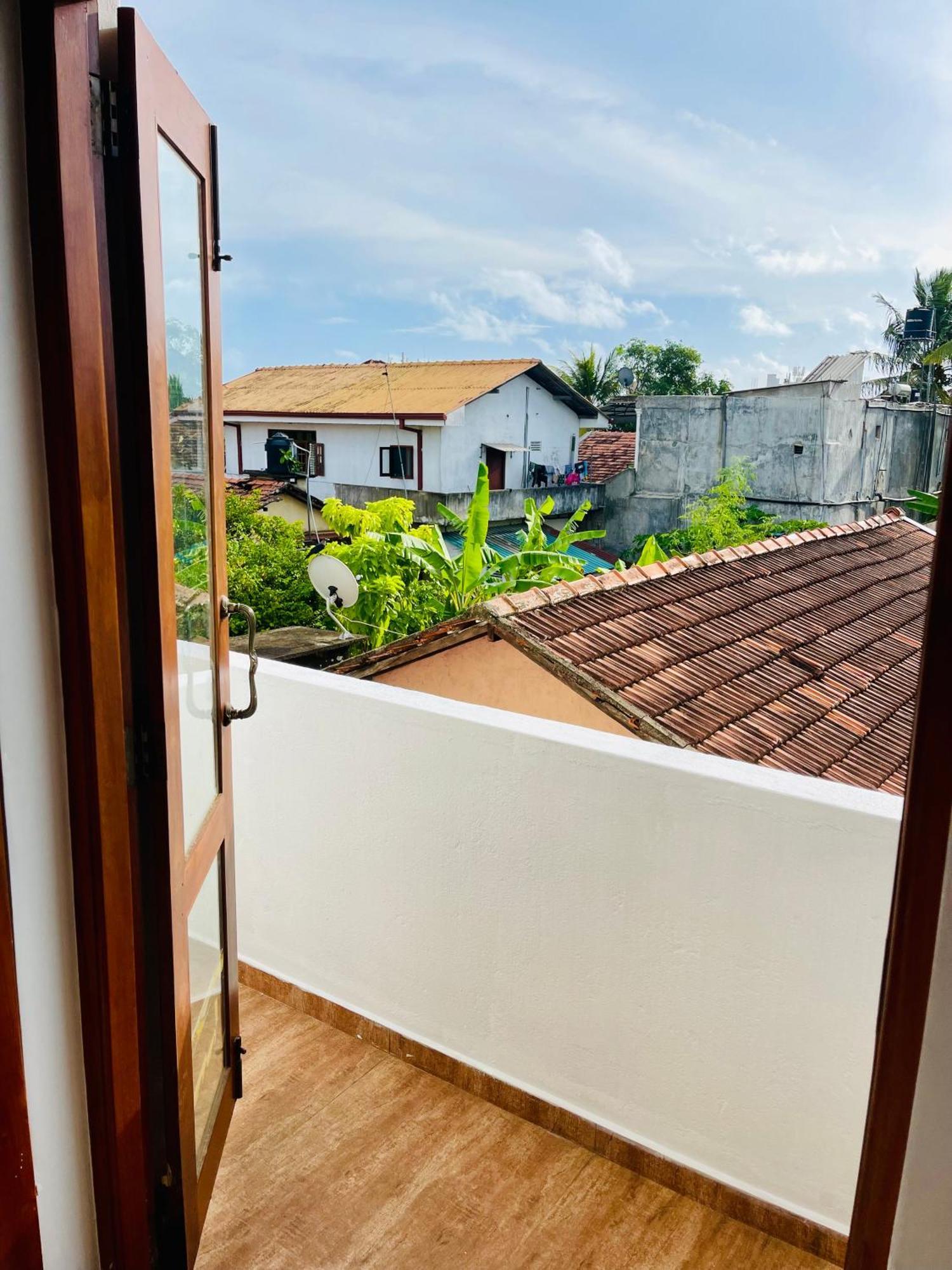 Sand & Surf Guest House เนกอมโบ ภายนอก รูปภาพ